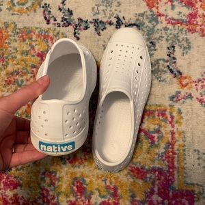 Native While Women’s Shoes size 9